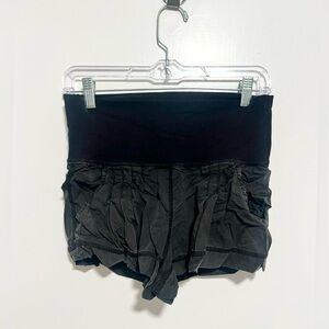 Lululemon Shorts Grey/Black Size 4